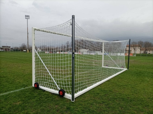 Obrázok z Prenosná futbalová bránka s kolesami a napínaním siete 7,32 x 2,44 m – P5902